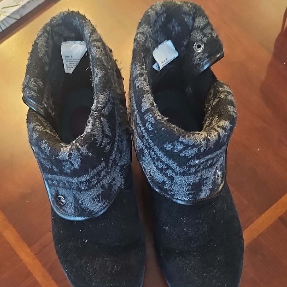 B2 Muk Luks Black and Gray Ankle Booties